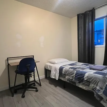 Private Rooms In A 3 Bedroom Guest House Close To Londonderry Mall 1 Person Per Room No Couples For Men Only-2